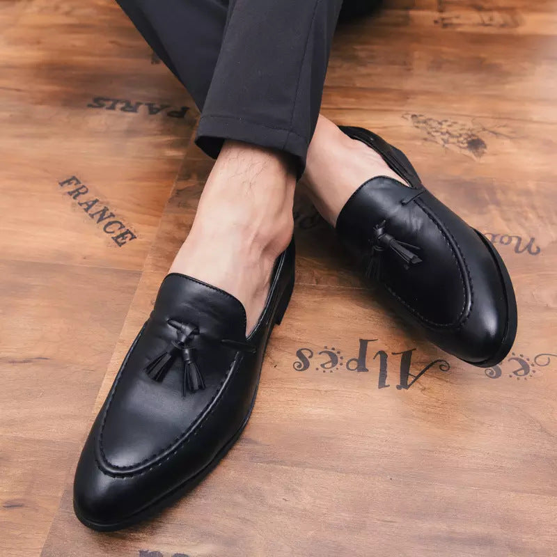 Men's Pointed Carved Leather British Business Casual Shoes